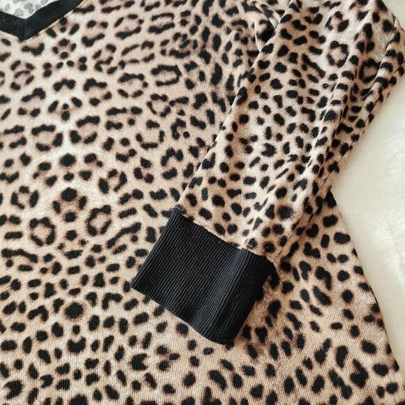 Betsy Johnson Large V Neck Long Sleeve Animal Print Cheetah Pullover Top - Picture 2 of 10